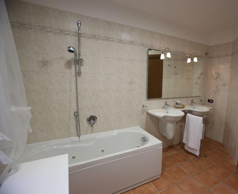 Hotel Ristorante Al Brunello Di Montalcino Exteriör bild