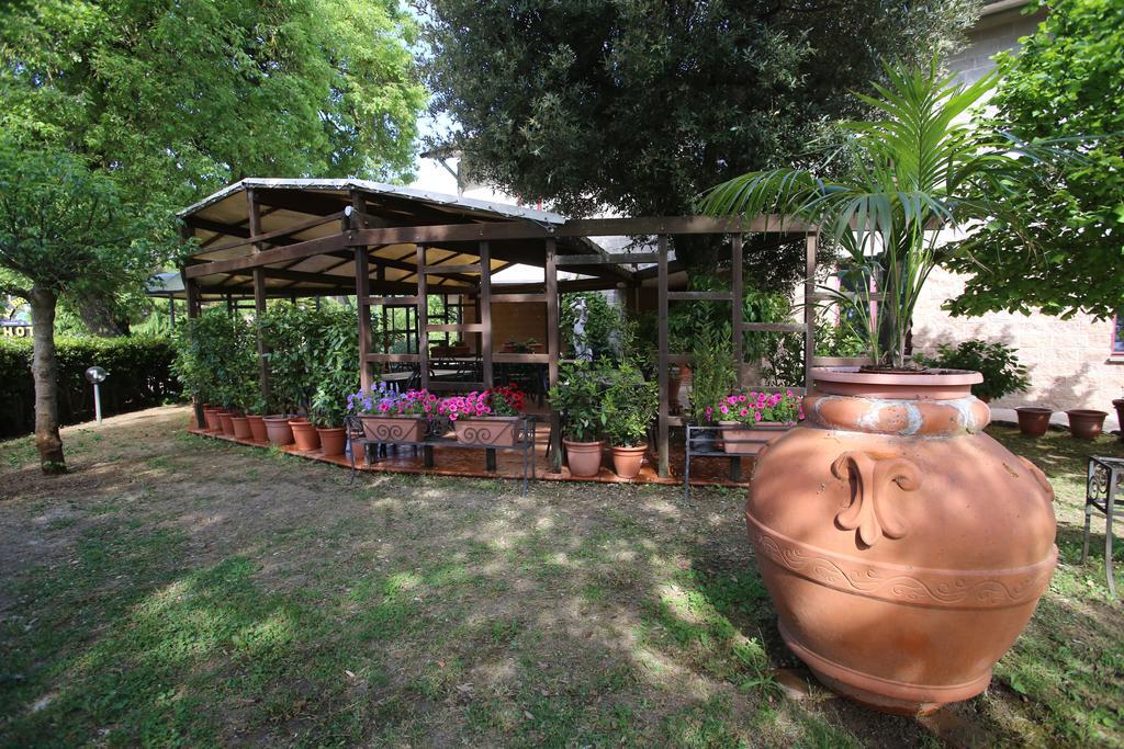Hotel Ristorante Al Brunello Di Montalcino Exteriör bild