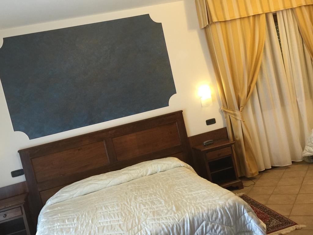Hotel Ristorante Al Brunello Di Montalcino Rum bild