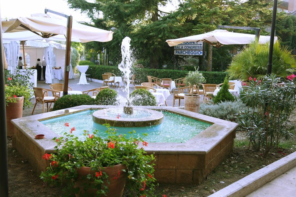 Hotel Ristorante Al Brunello Di Montalcino Exteriör bild