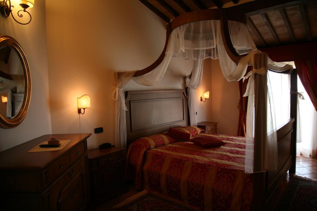Hotel Ristorante Al Brunello Di Montalcino Exteriör bild