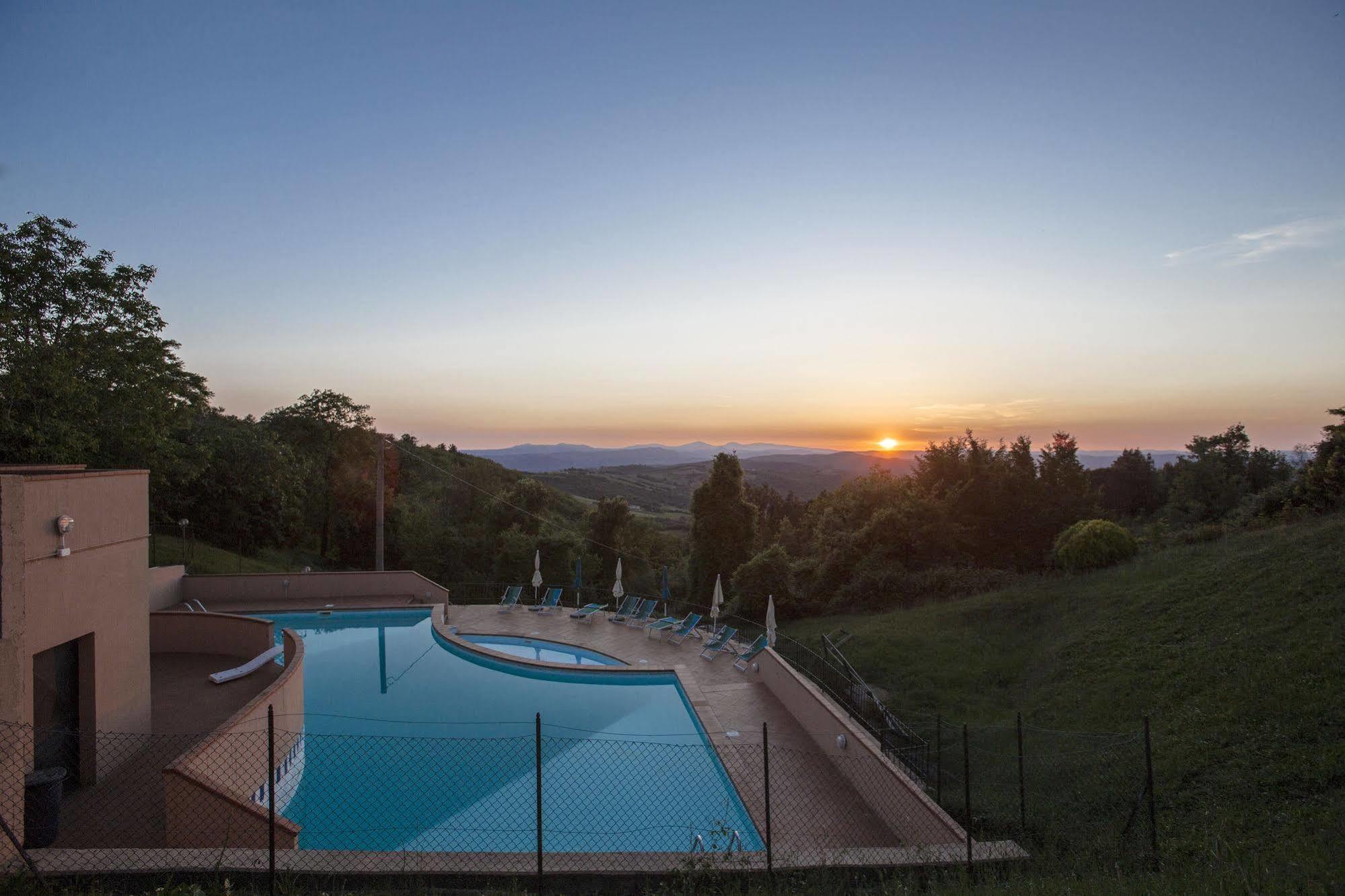 Hotel Ristorante Al Brunello Di Montalcino Exteriör bild