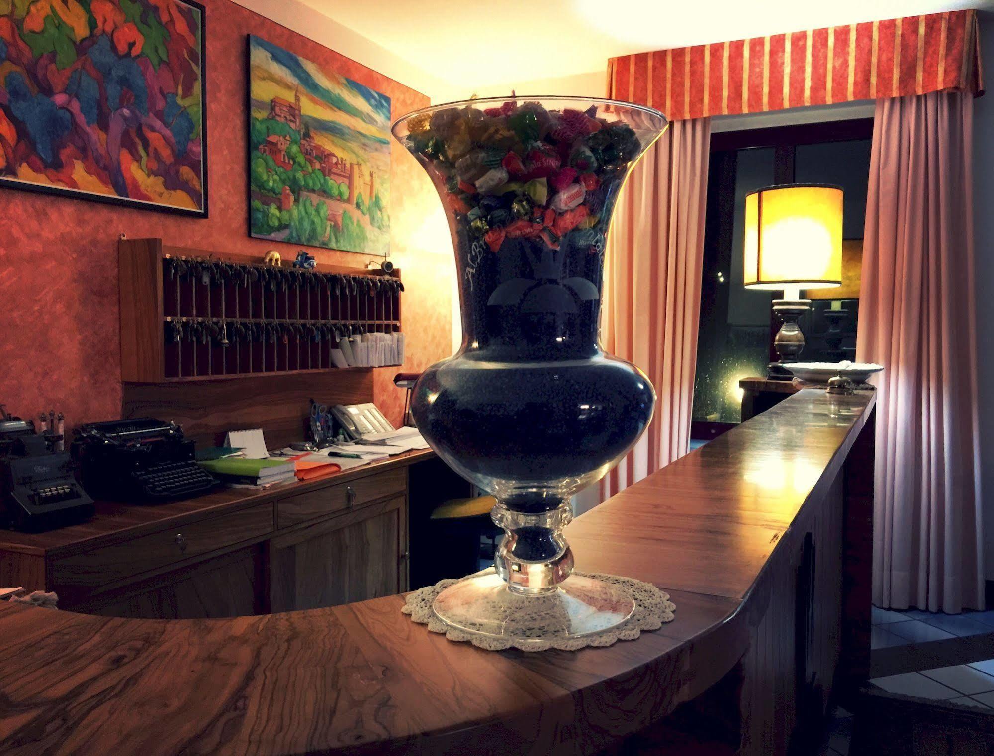 Hotel Ristorante Al Brunello Di Montalcino Exteriör bild