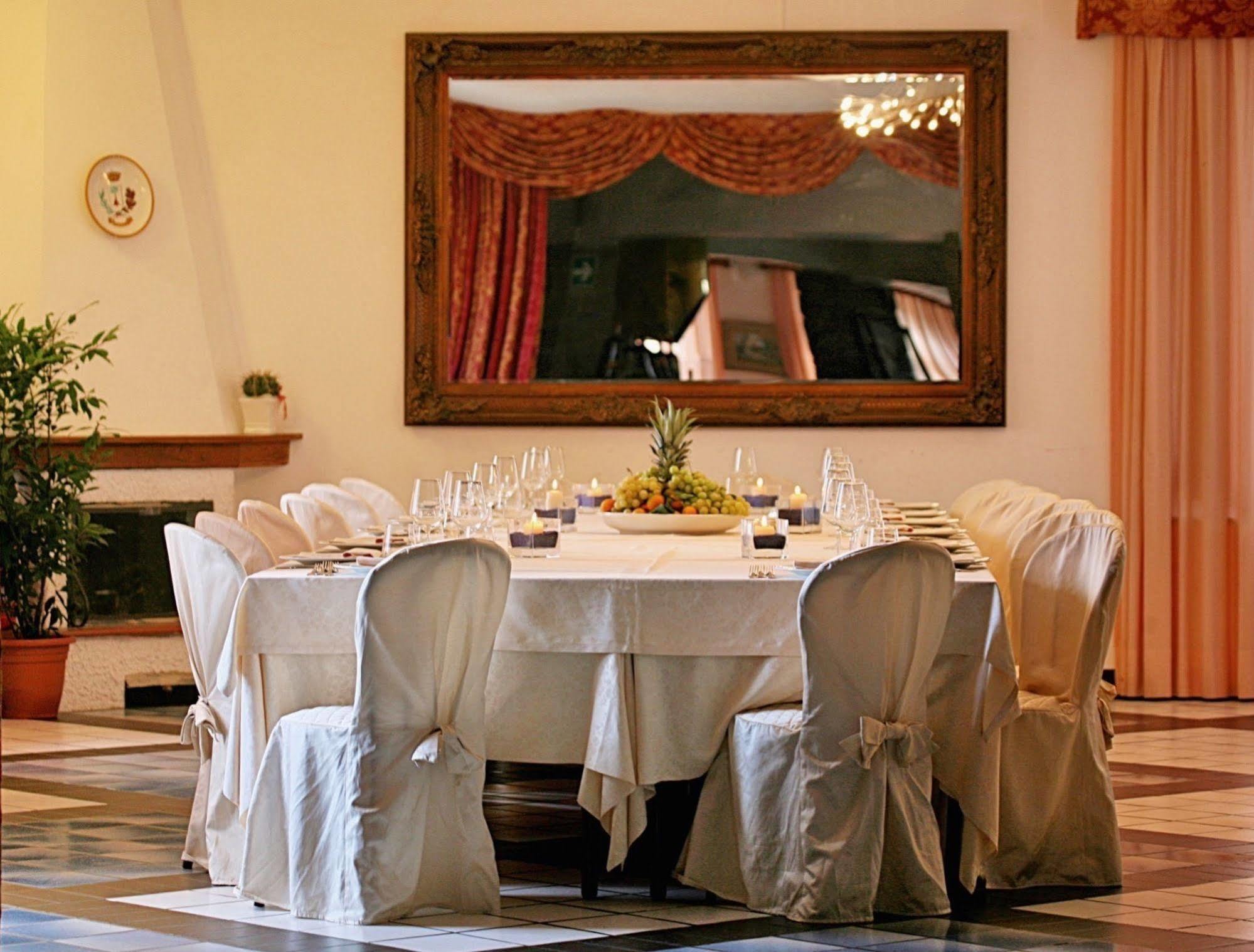 Hotel Ristorante Al Brunello Di Montalcino Exteriör bild