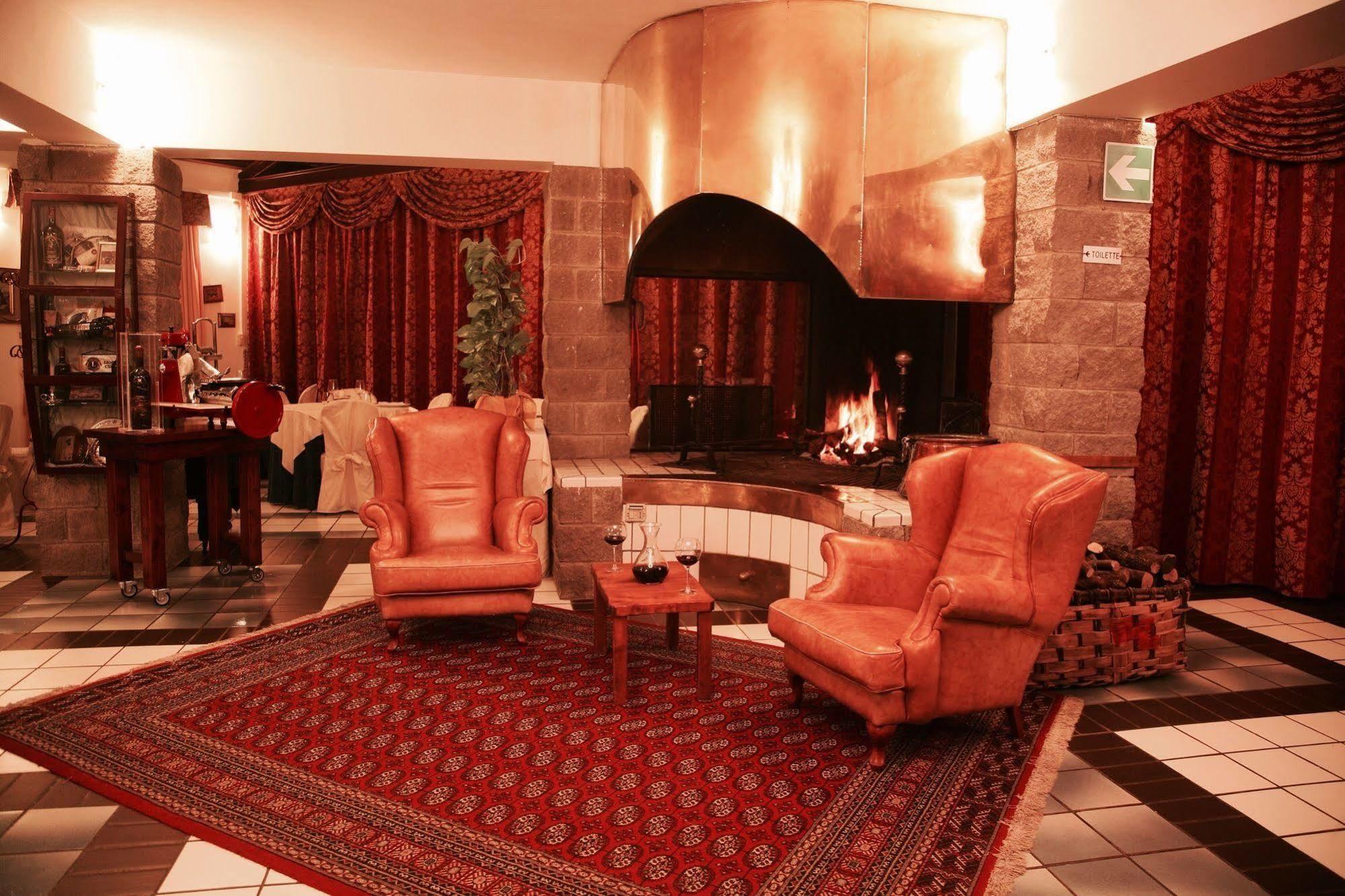 Hotel Ristorante Al Brunello Di Montalcino Exteriör bild
